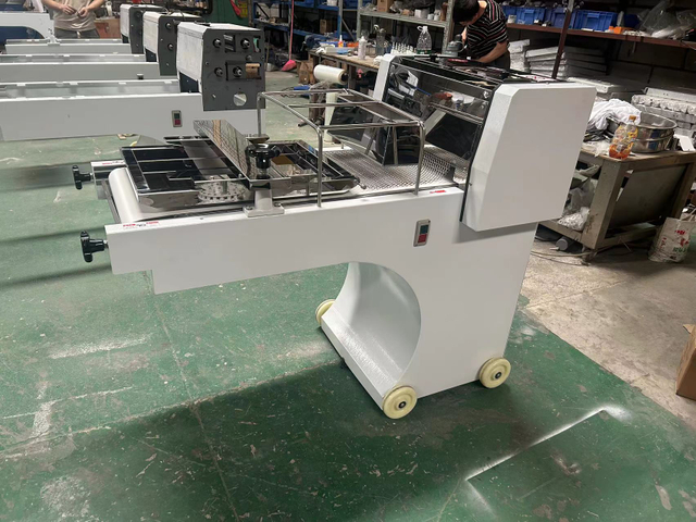 380 Toast Moulder